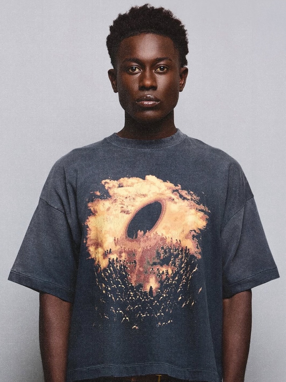 EGHO STUDIOS CAMISETA O CULTO BOXY