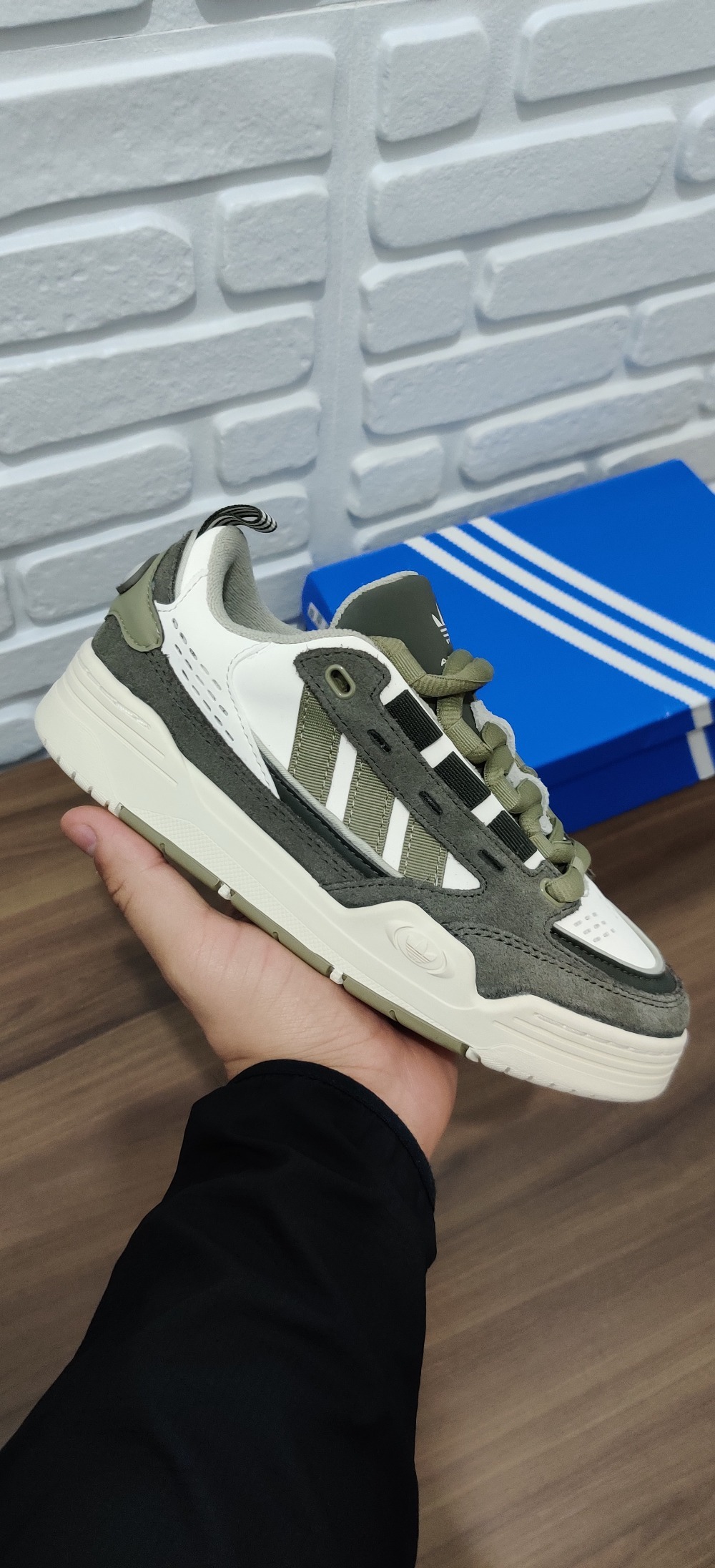 adidas ADI2000 Chalk White Orbit Green Shadow Olive