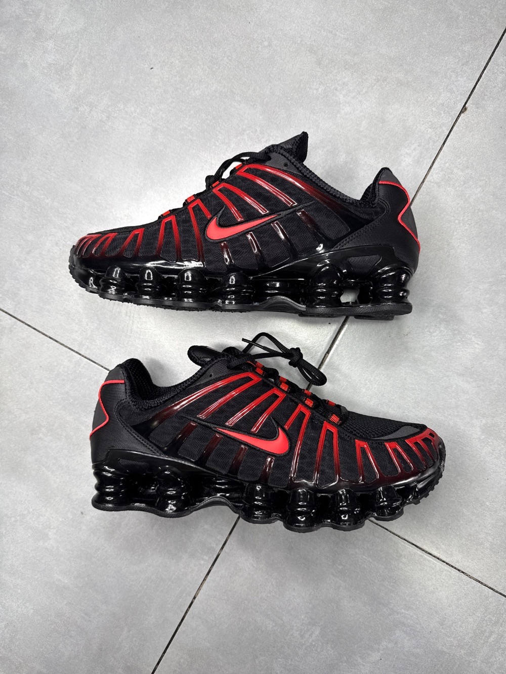 Nike Shox TL Black Light Crimson — 42, Novo