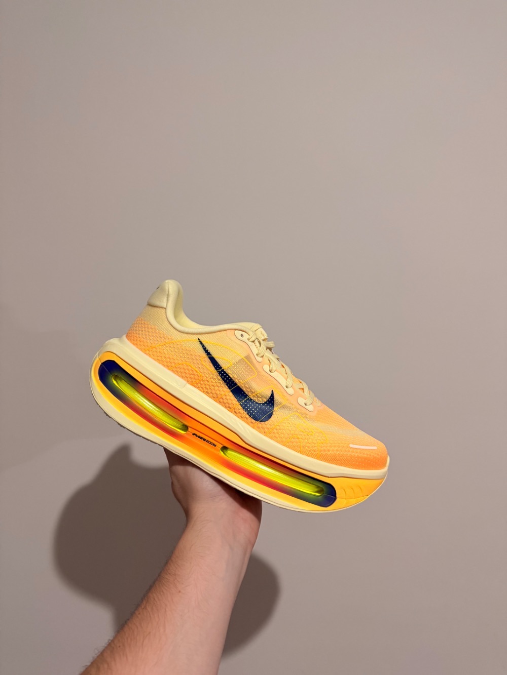Nike Vomero Premium Alabaster — 42, Novo