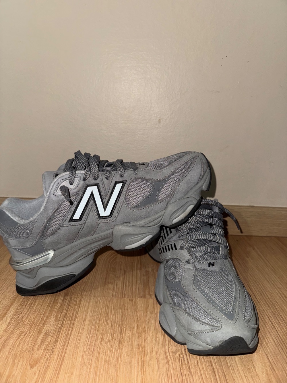 New Balance 9060 Team Away Grey — 41, Usado