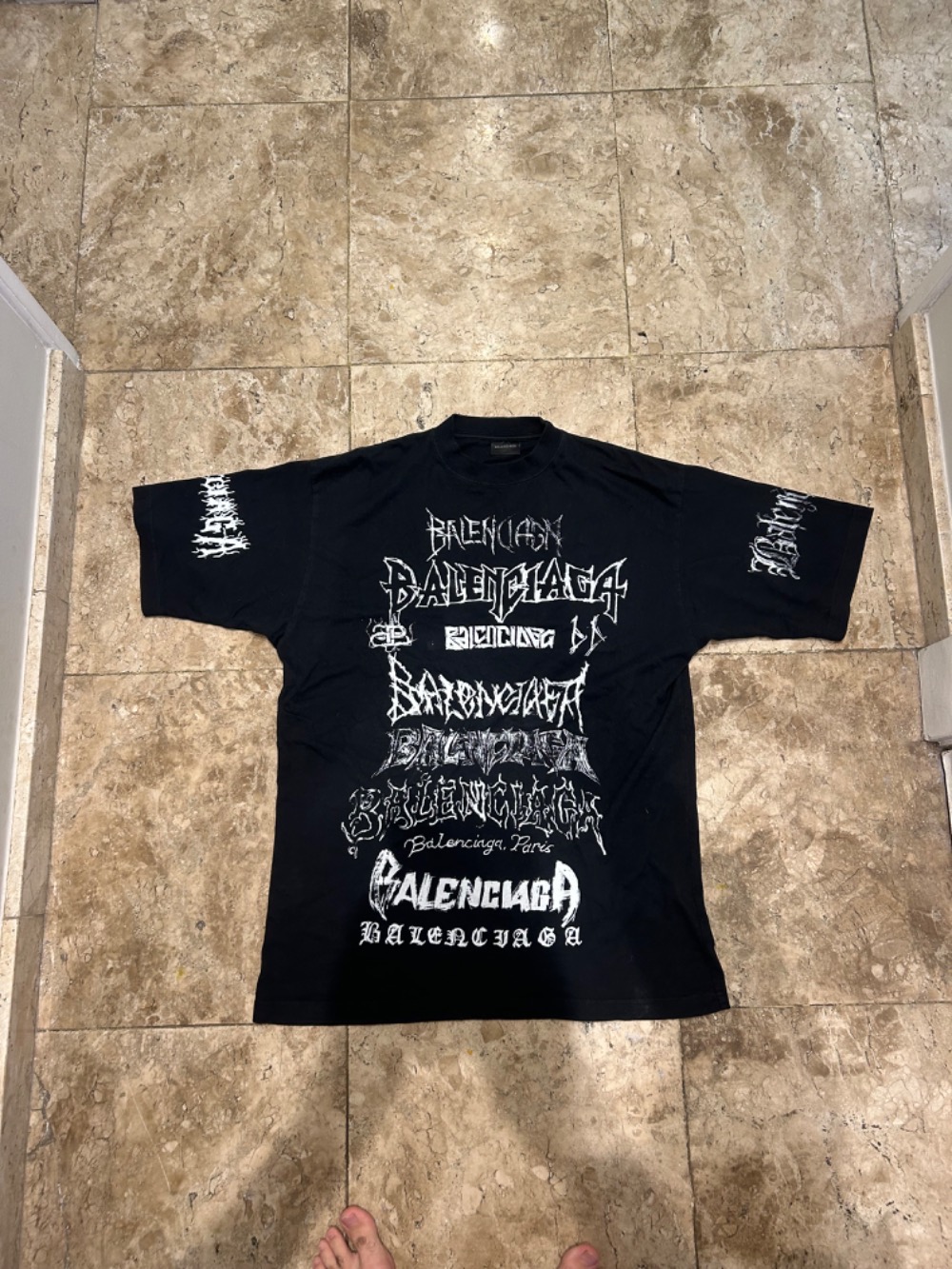 Camiseta Balenciaga Multilogo Heavy Metal Black — PP, Usado