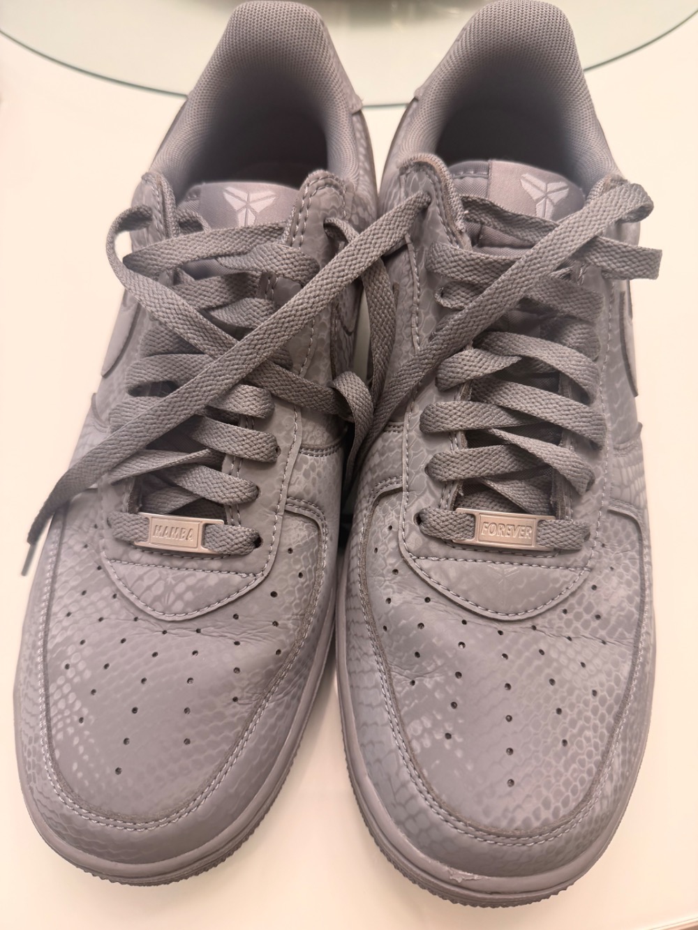 Kobe Bryant x Nike Air Force 1 Low Forever Cool Grey — 42, Usado