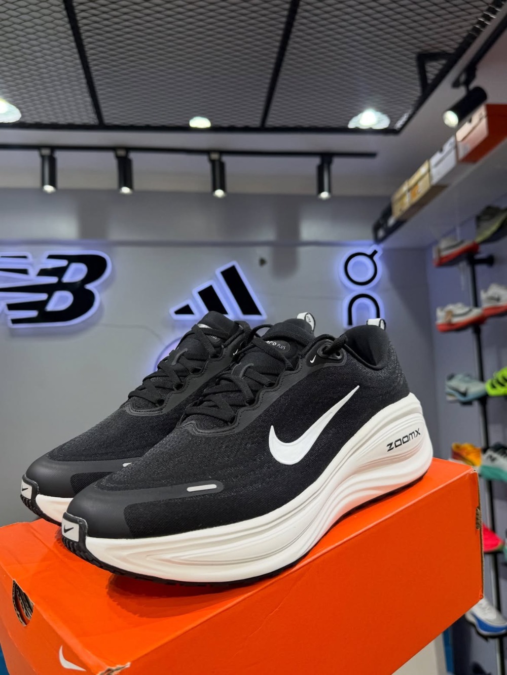 Nike Vomero Plus Black Cool Grey Metallic Dark White