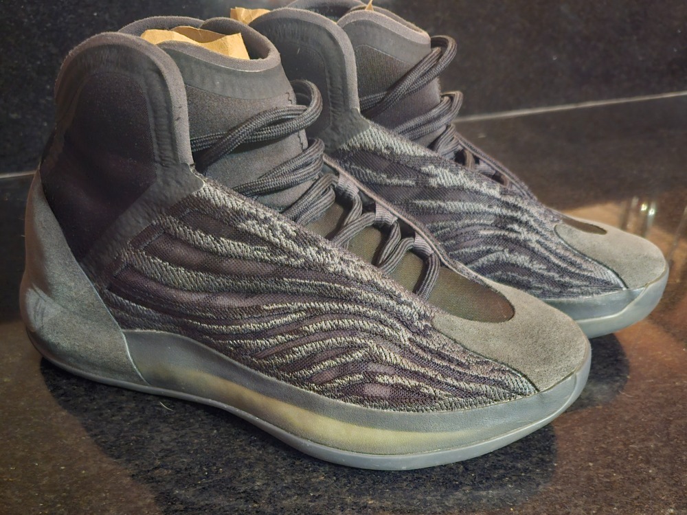 Yeezy QNTM Onyx