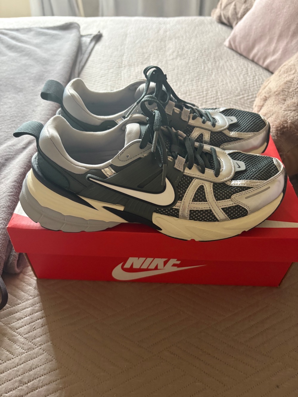 Nike V2K Run Vintage Green