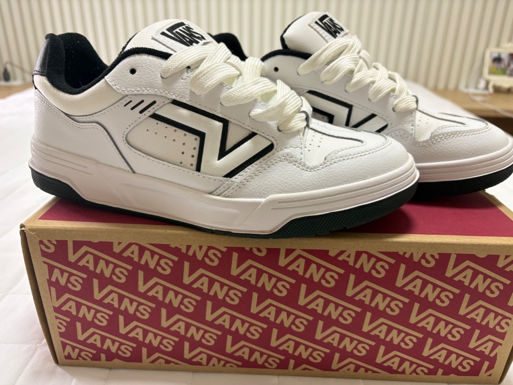 Vans Upland White Black