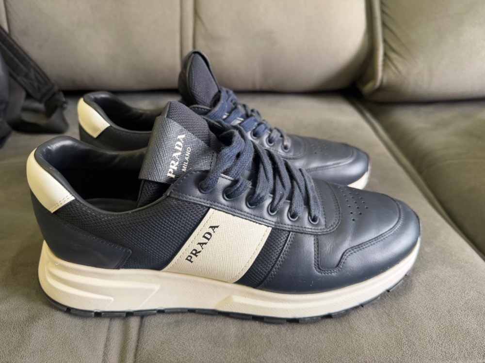 Prada Prax 01 Couro Azul Marinho