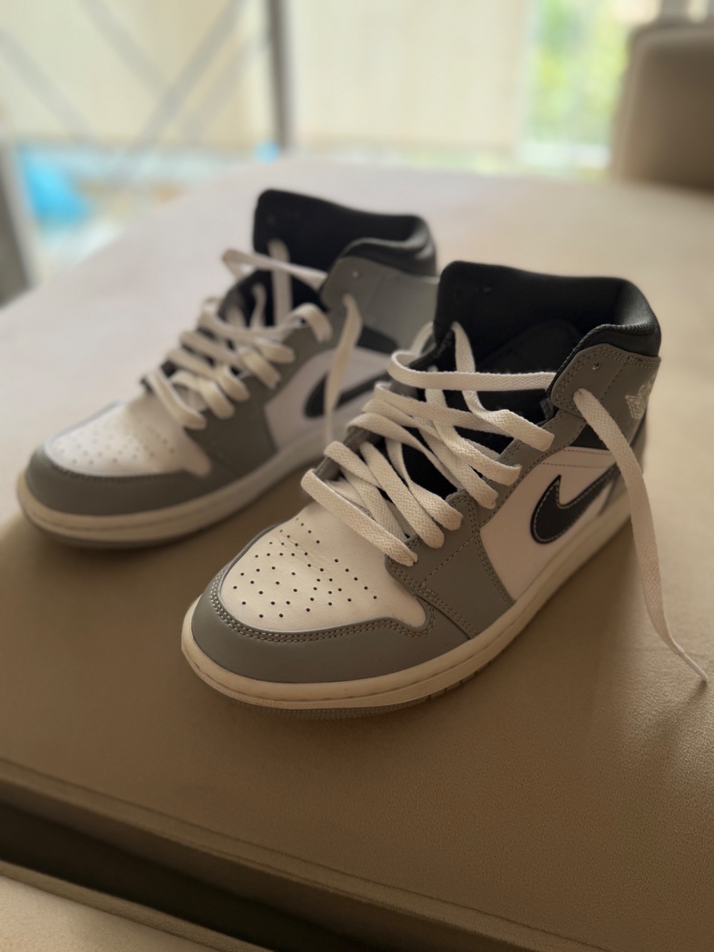 Air Jordan 1 Mid Light Smoke Grey — 39, Usado
