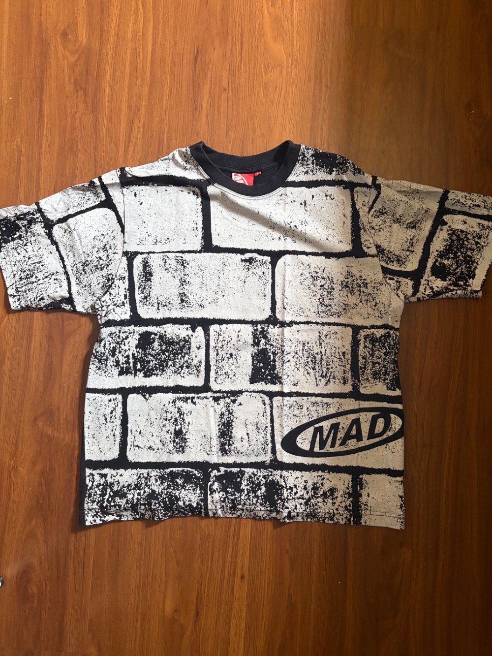 Camiseta Mad Enlatados Muralha Preta