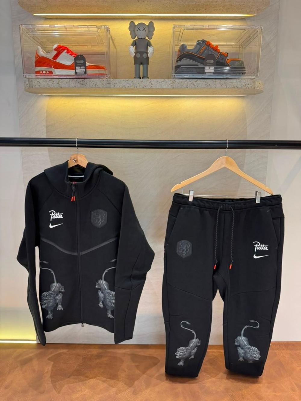 Netherlands x Patta x Nike Conjunto Windrunner Tech Fleece Black