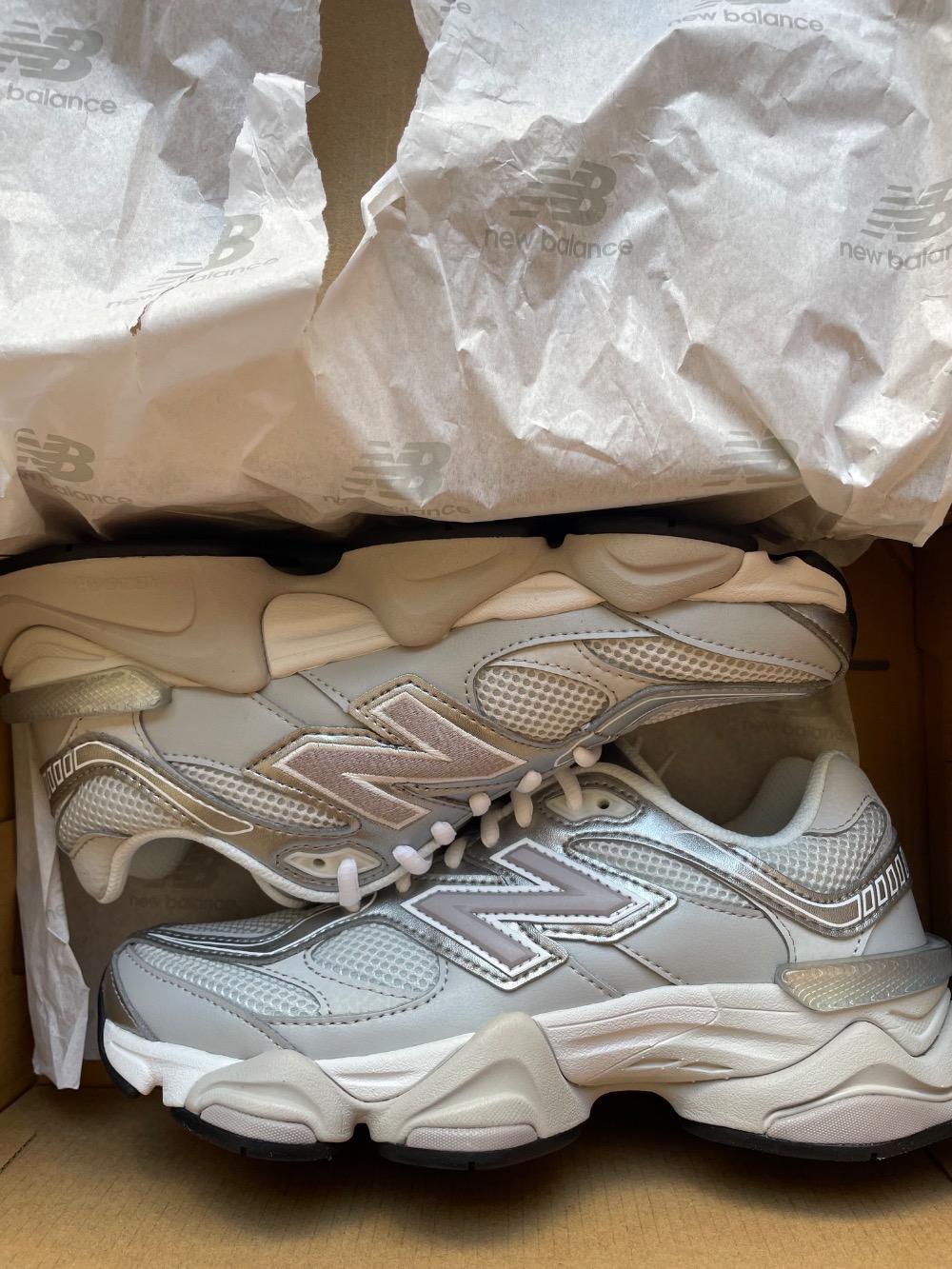 New Balance 9060 Raincloud Truffle Salt — 43, Novo