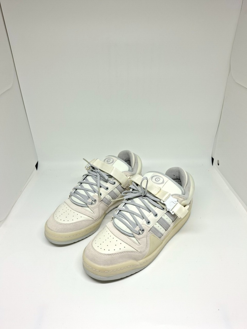 Bad Bunny x adidas Forum Buckle Low White — 43, Usado