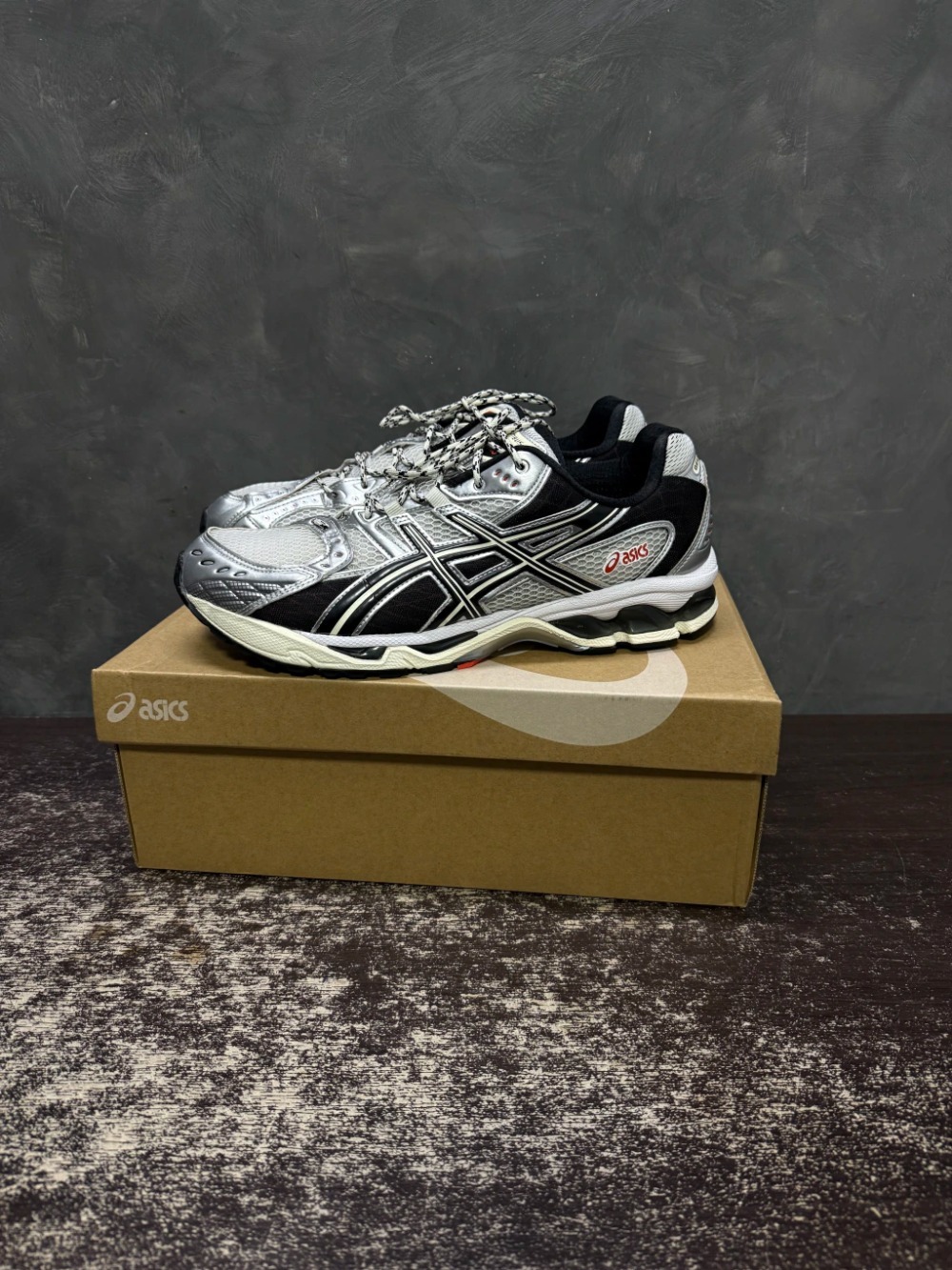 Asics Gel-Nimbus 10.1 White Black — 44, Usado