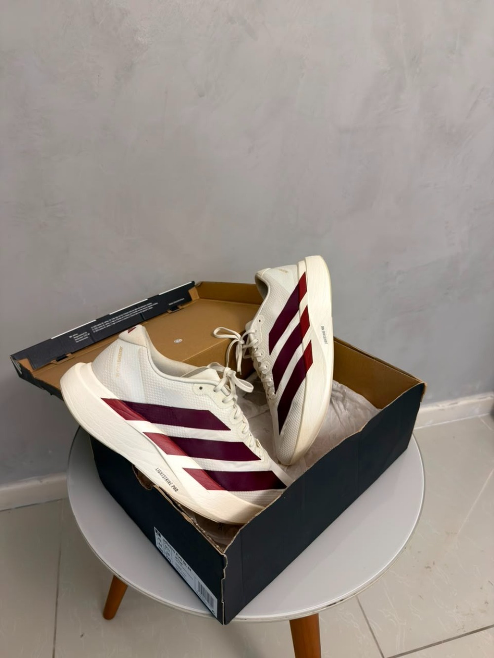 adidas Adizero EVO SL Off White Maroon Mystery Red — 42, Usado