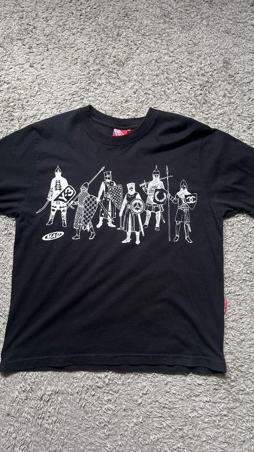 Camiseta Mad Enlatados Guerreiros De Grife Preta