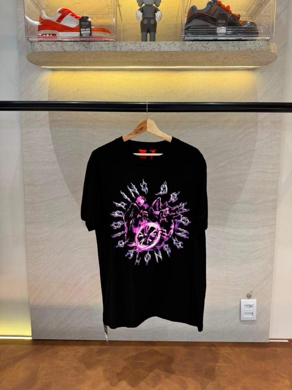 Camiseta Vlone Preto e Roxo