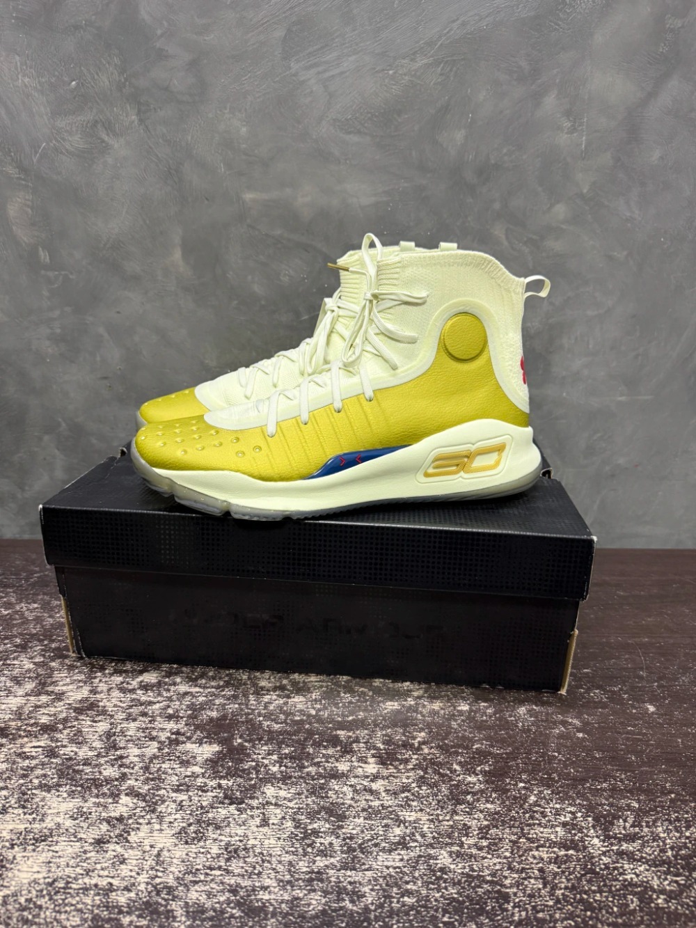 UNDER ARMOUR CURRY 4