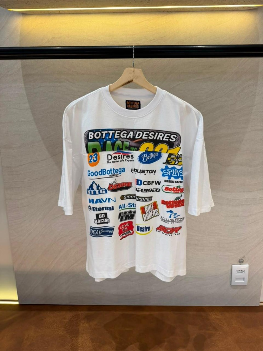 Camiseta Bottega Desires Race White