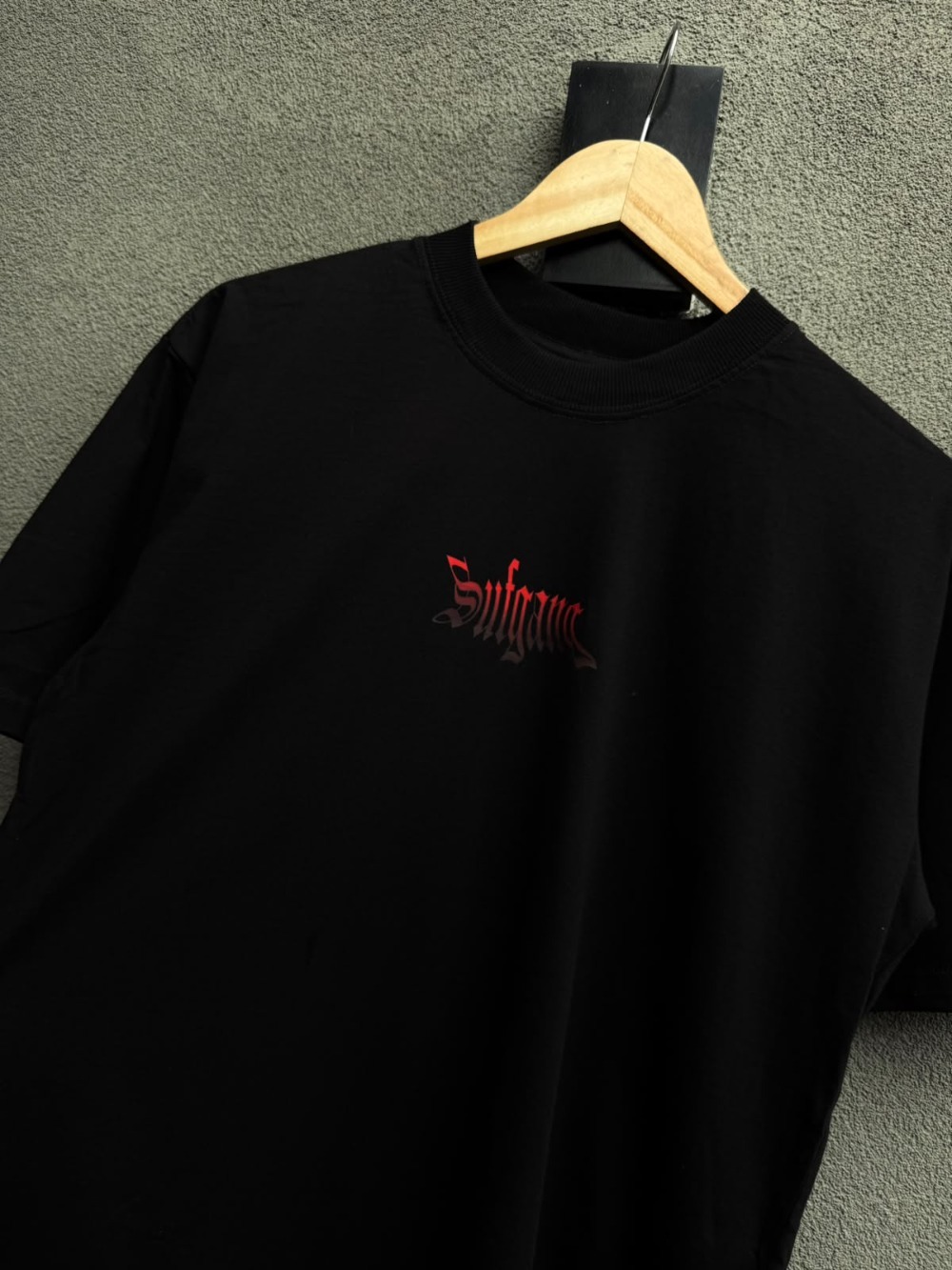 Camiseta Sufgang Red Gradient Preto