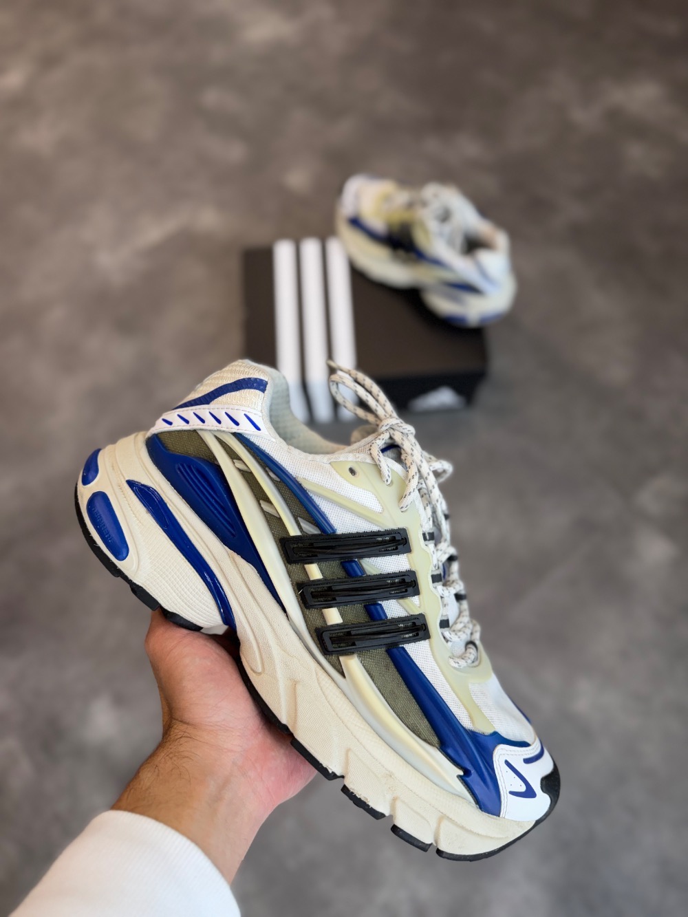Pharrell Williams x adidas Adistar Jellyfish Focus Olive Core Black Royal — 42, Usado