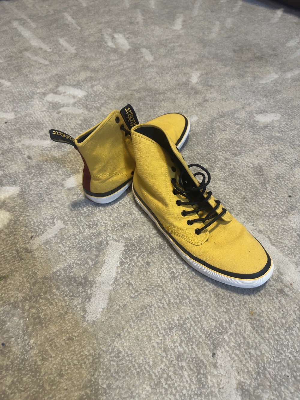 Tenis Amarelo Dr. Martens