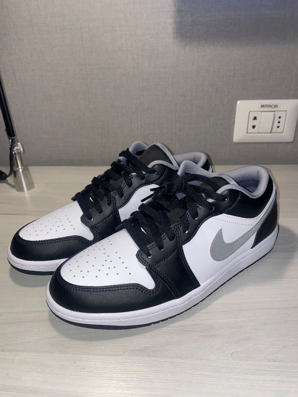 Air Jordan 1 Low Black Medium Grey — 41, Novo