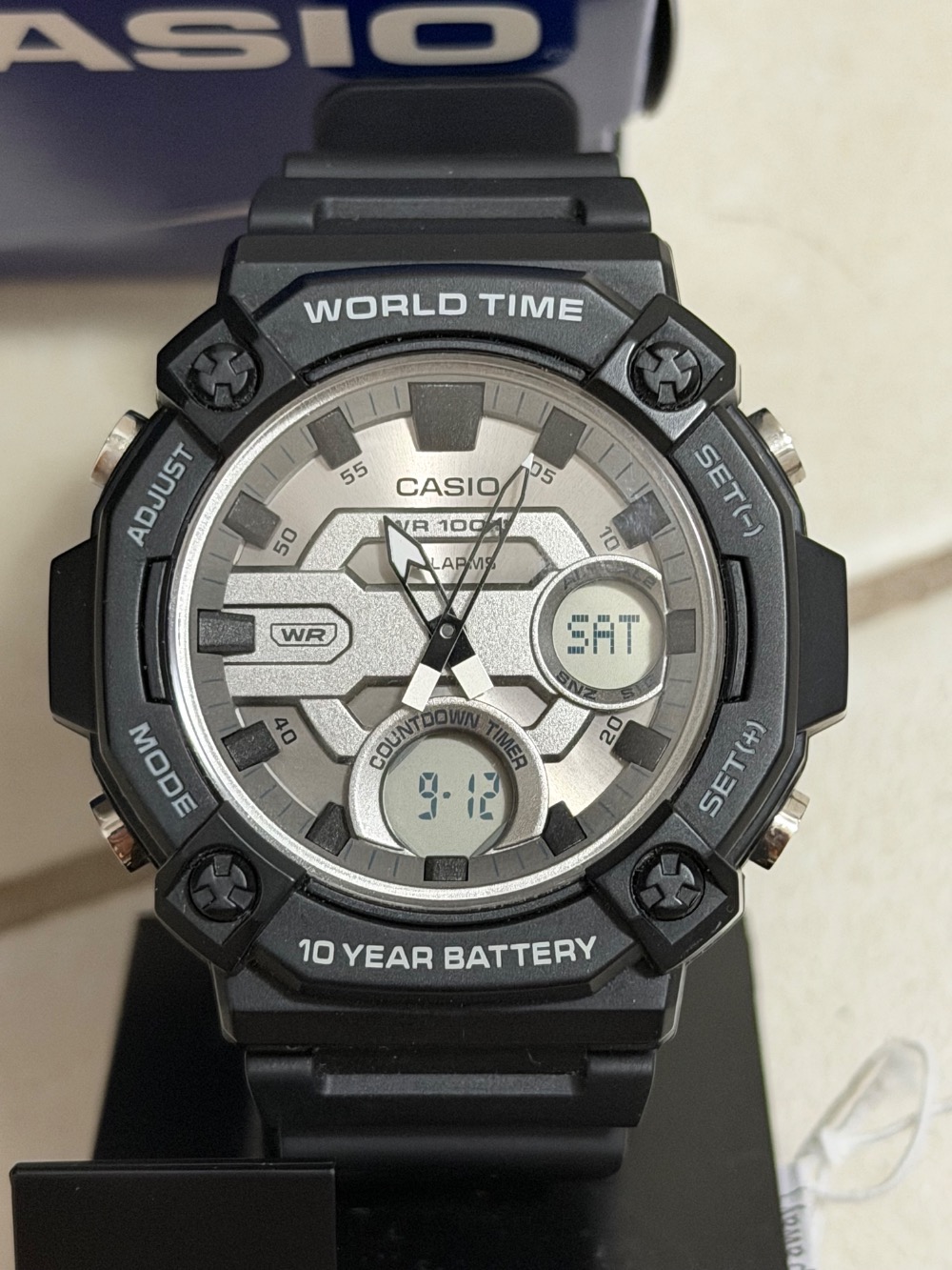 Relógio Casio AEQ-120W-7AV World Time – Analógico/Digital