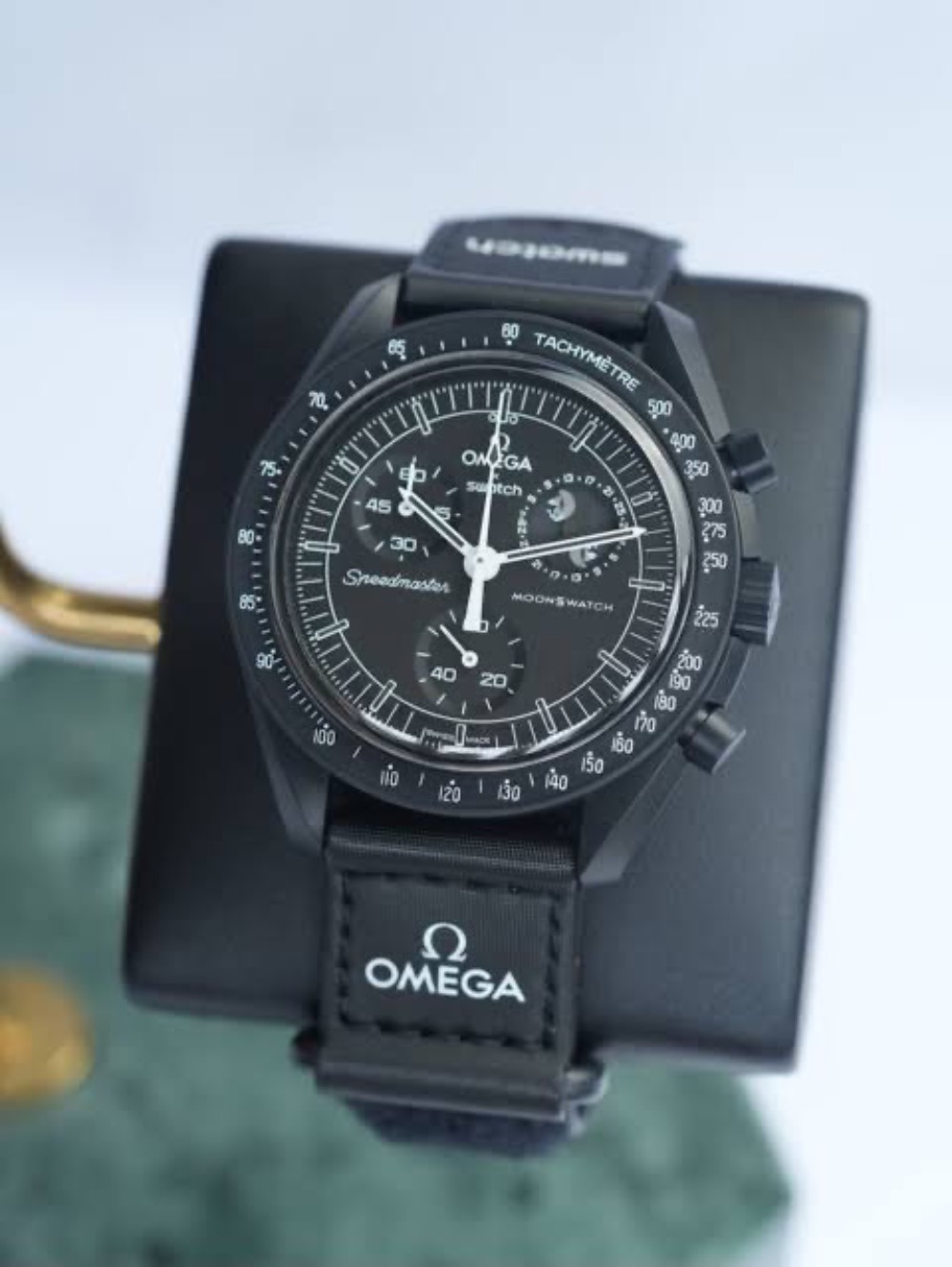 Swatch x Omega Relógio Bioceramic Moonswatch Mission Moonphase Snoopy Black