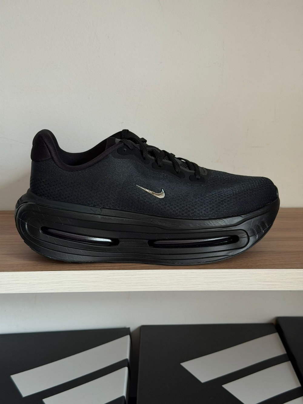 Nike Vomero Premium Black — 42.5, Novo