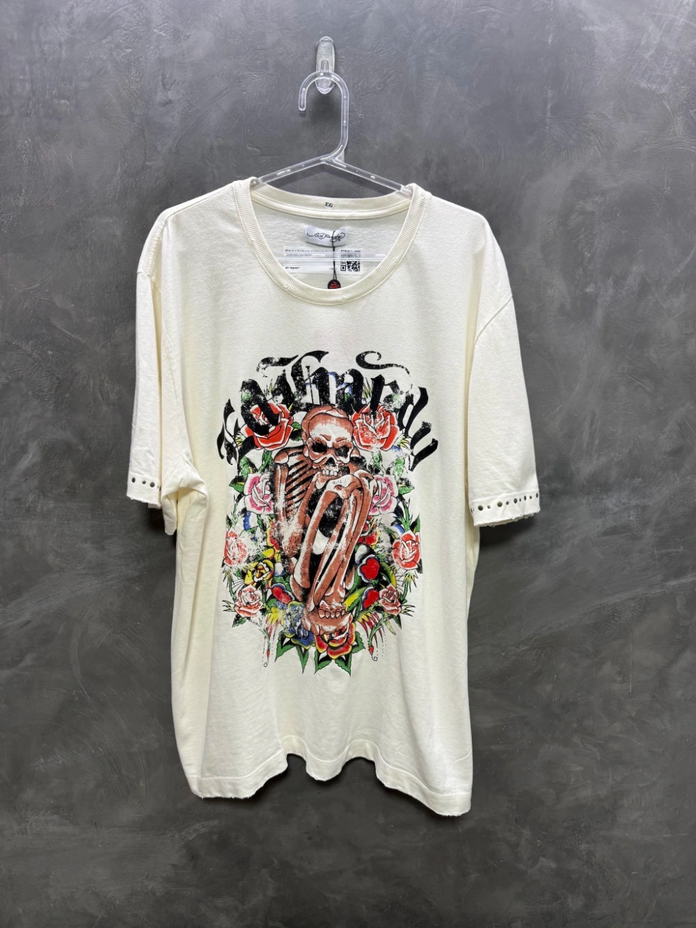 Matuê x Ed Hardy Camiseta Garden Of Bones Off White — XXG, Novo