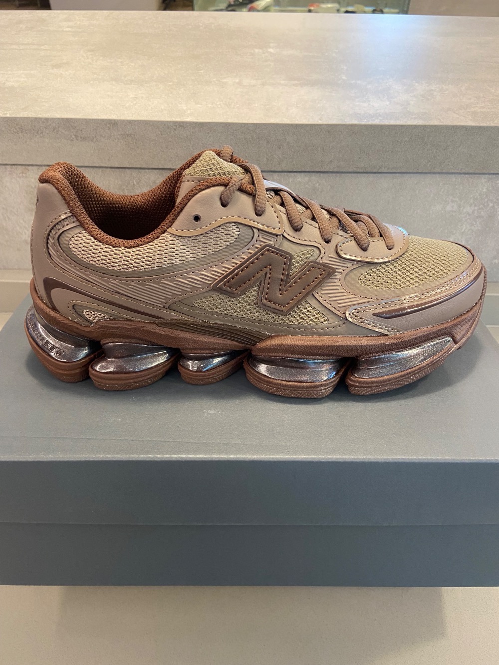 New Balance 2000 Thunder Brown