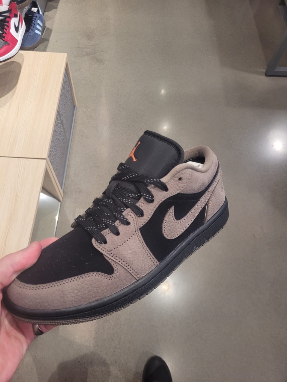 Air Jordan 1 Low SE Black Olive Grey — 41, Usado