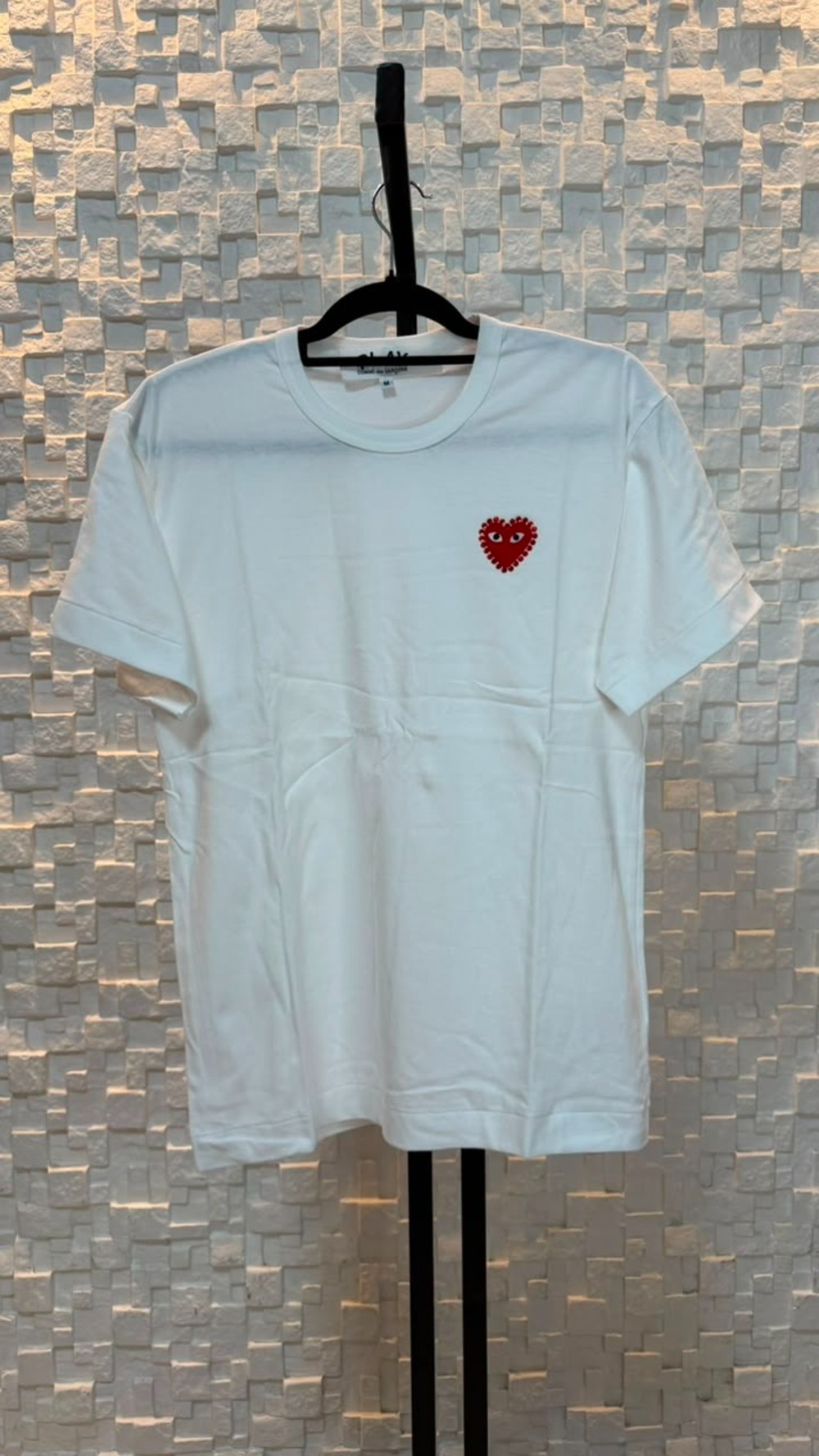 Camiseta Comme Des Garcons Play Rhinestone Emblem Red Heart White