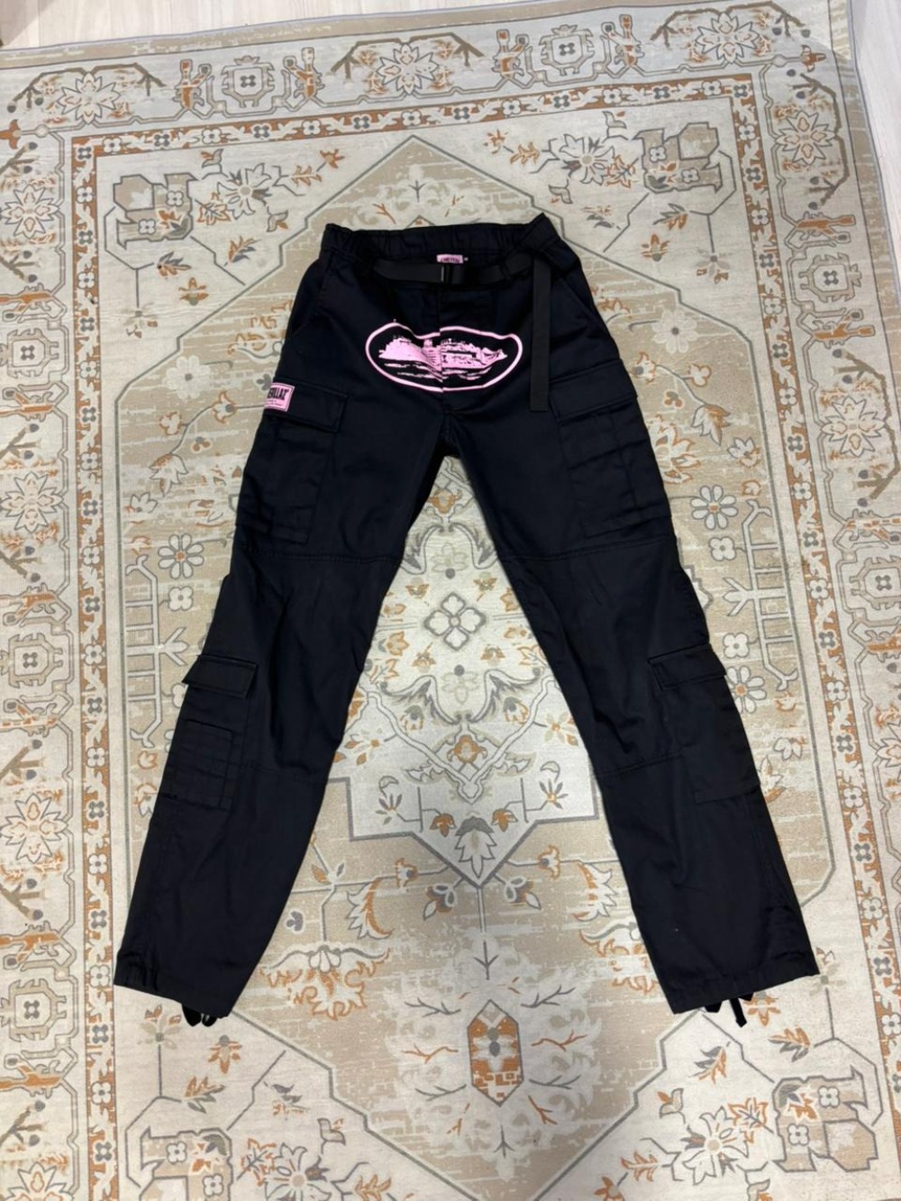 Calça Corteiz Cargo Guerrilaz Black Pink