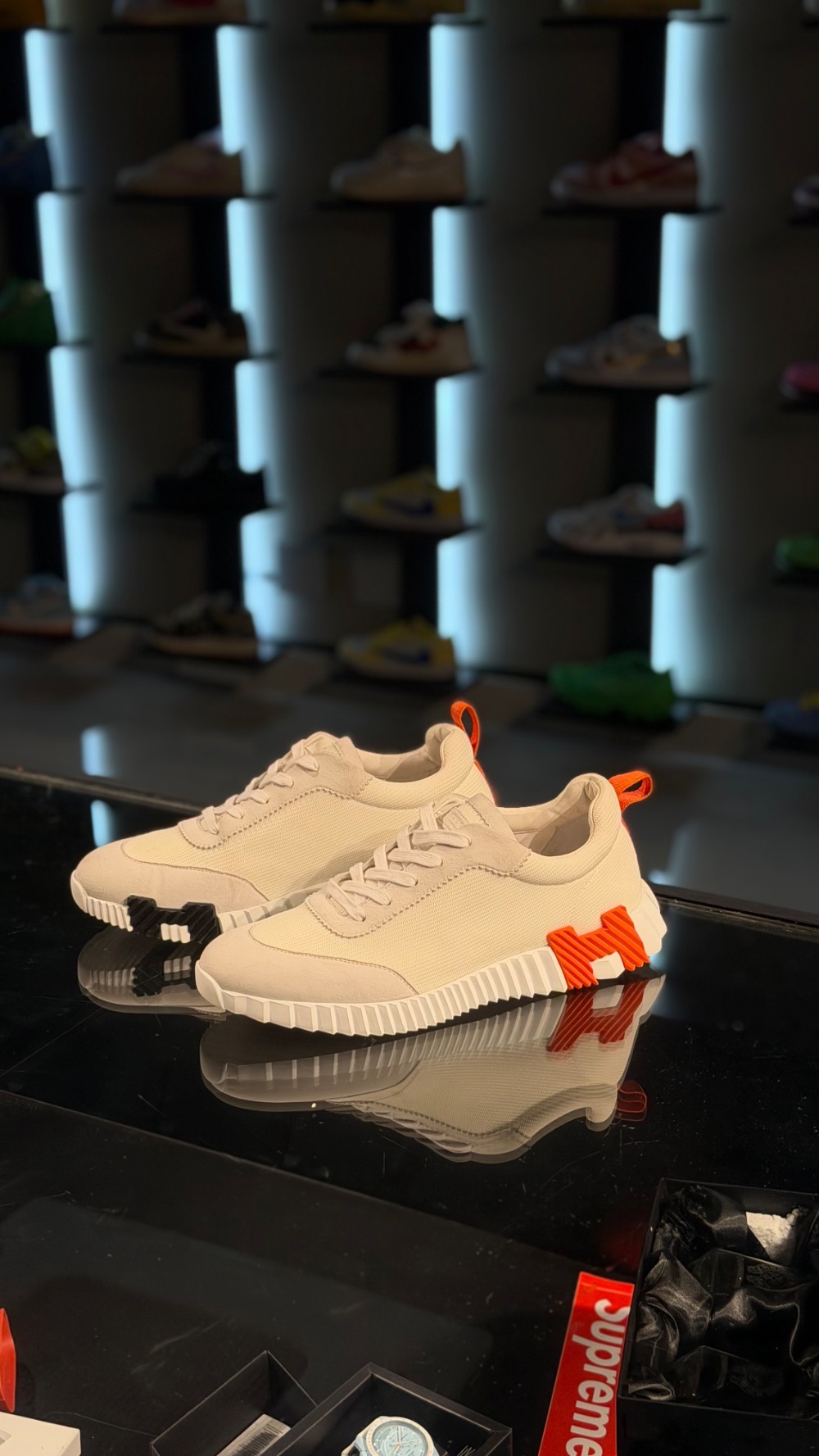 Hermes Boucing