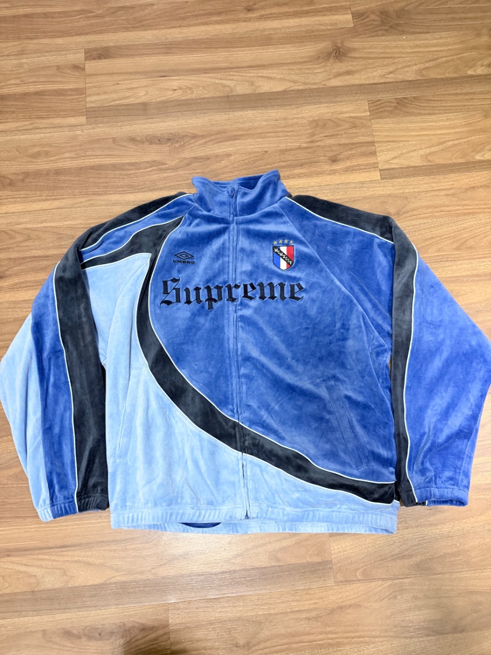 Umbro x Supreme Jaqueta Velour Track Blue FW26-W4