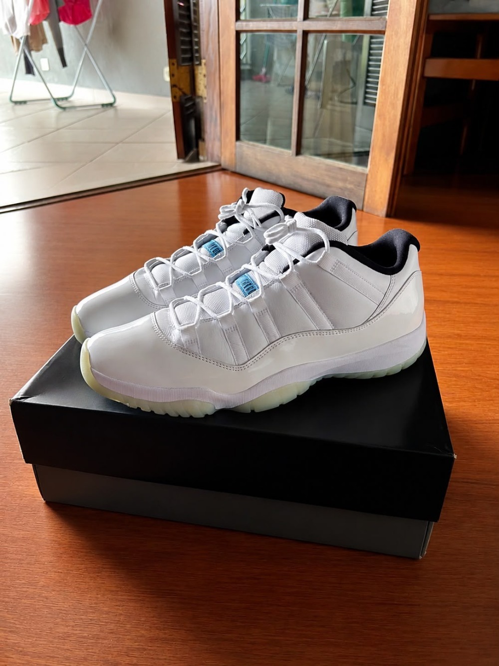 Air Jordan 11 Low Legend Blue