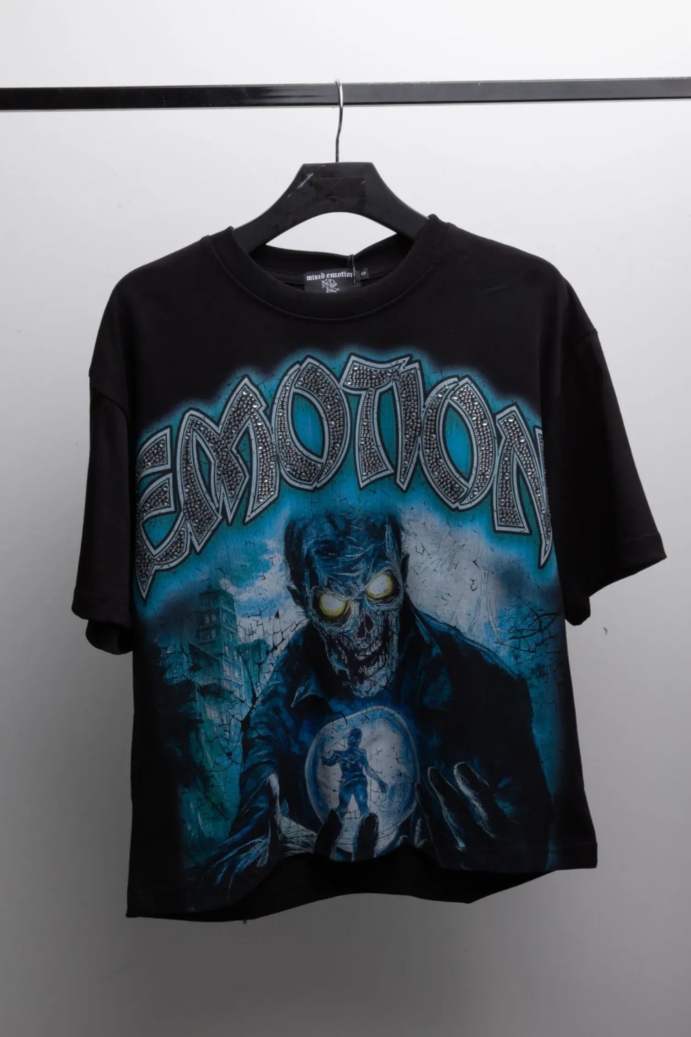 Camiseta Mixed Emotions Black Spirit