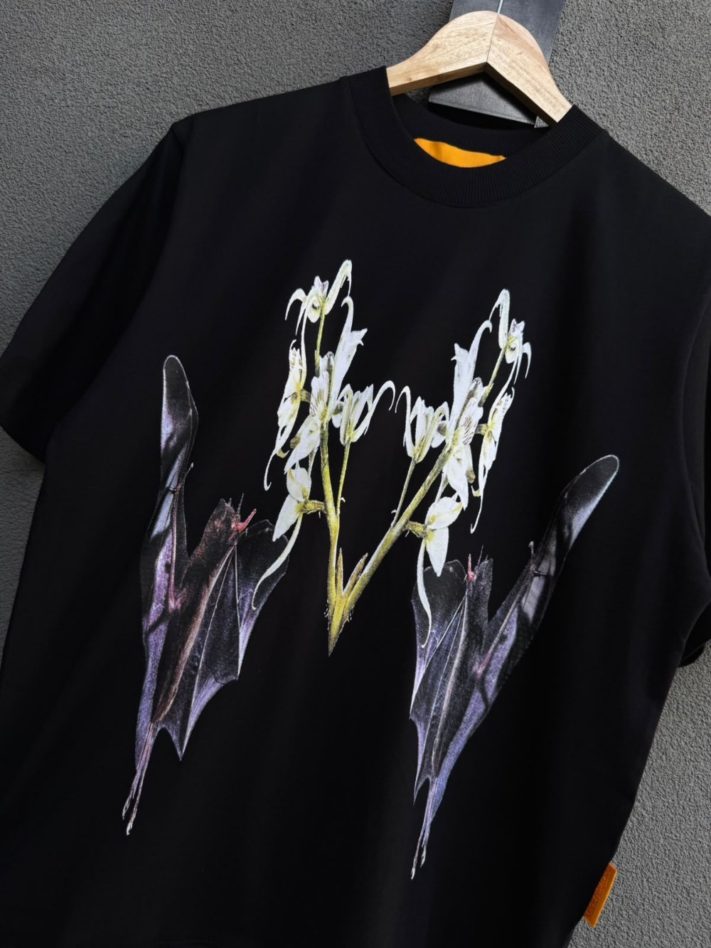 Camiseta Mad Enlatados M de Morcego Preto