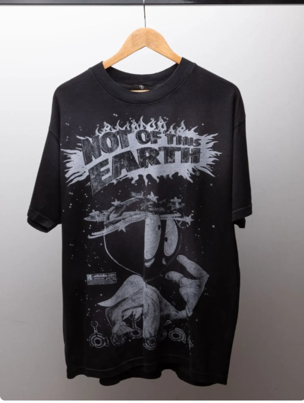 Camiseta Hellstar Not of This Earth