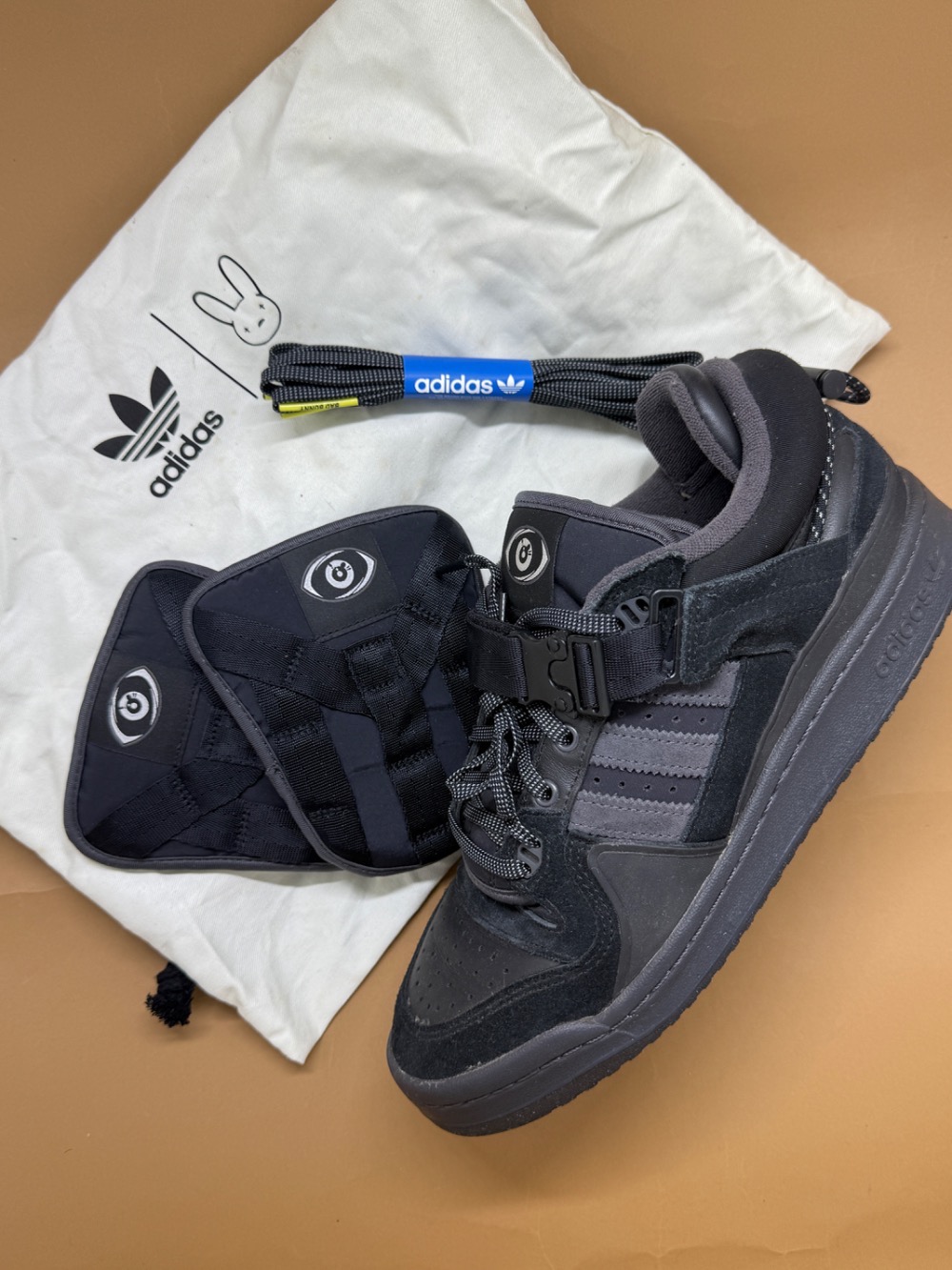 Bad Bunny x Adidas Forum Buckle Low Back To School — 40, Usado