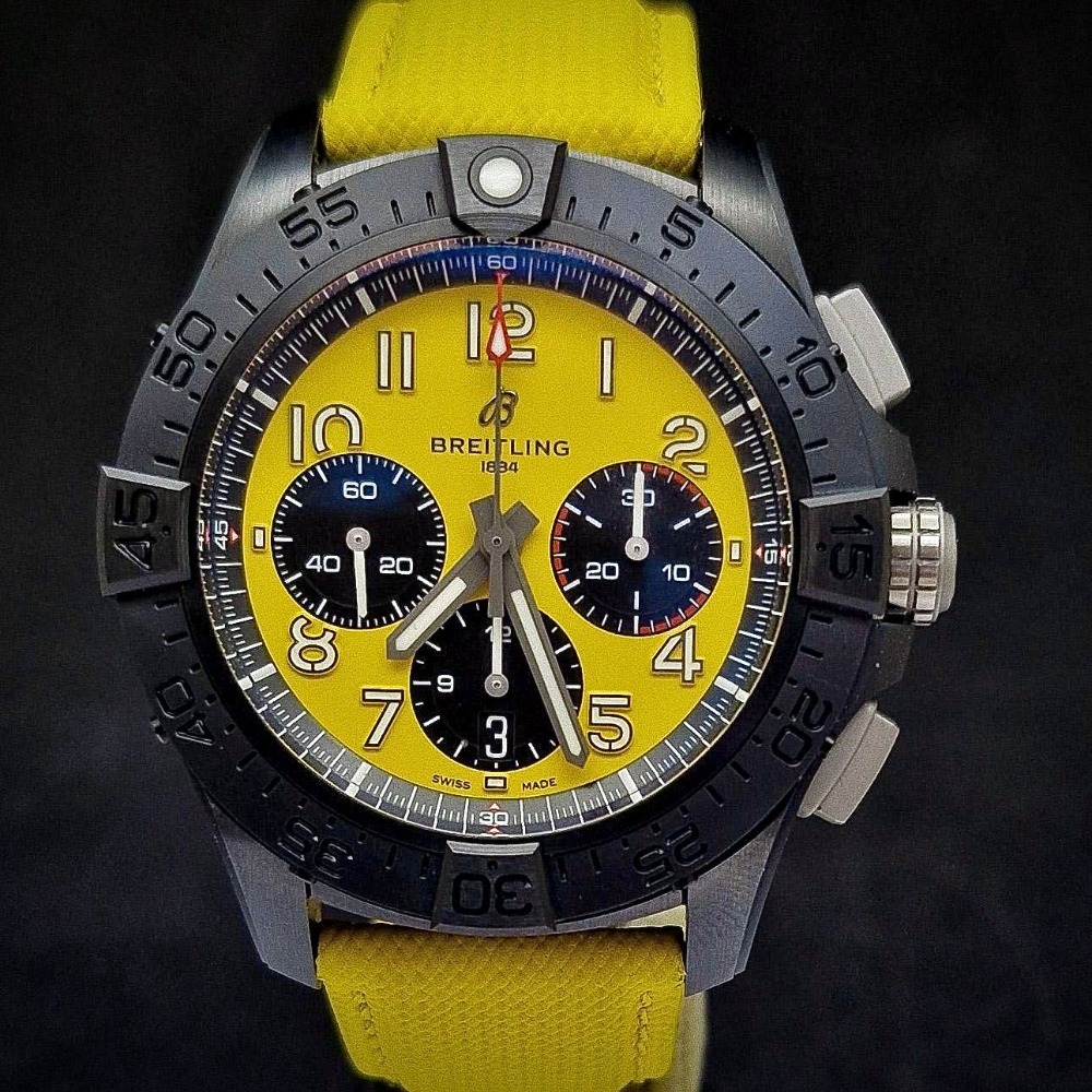 Relógio Breitling Avenger B01 Chronograph Night Mission 44mm
