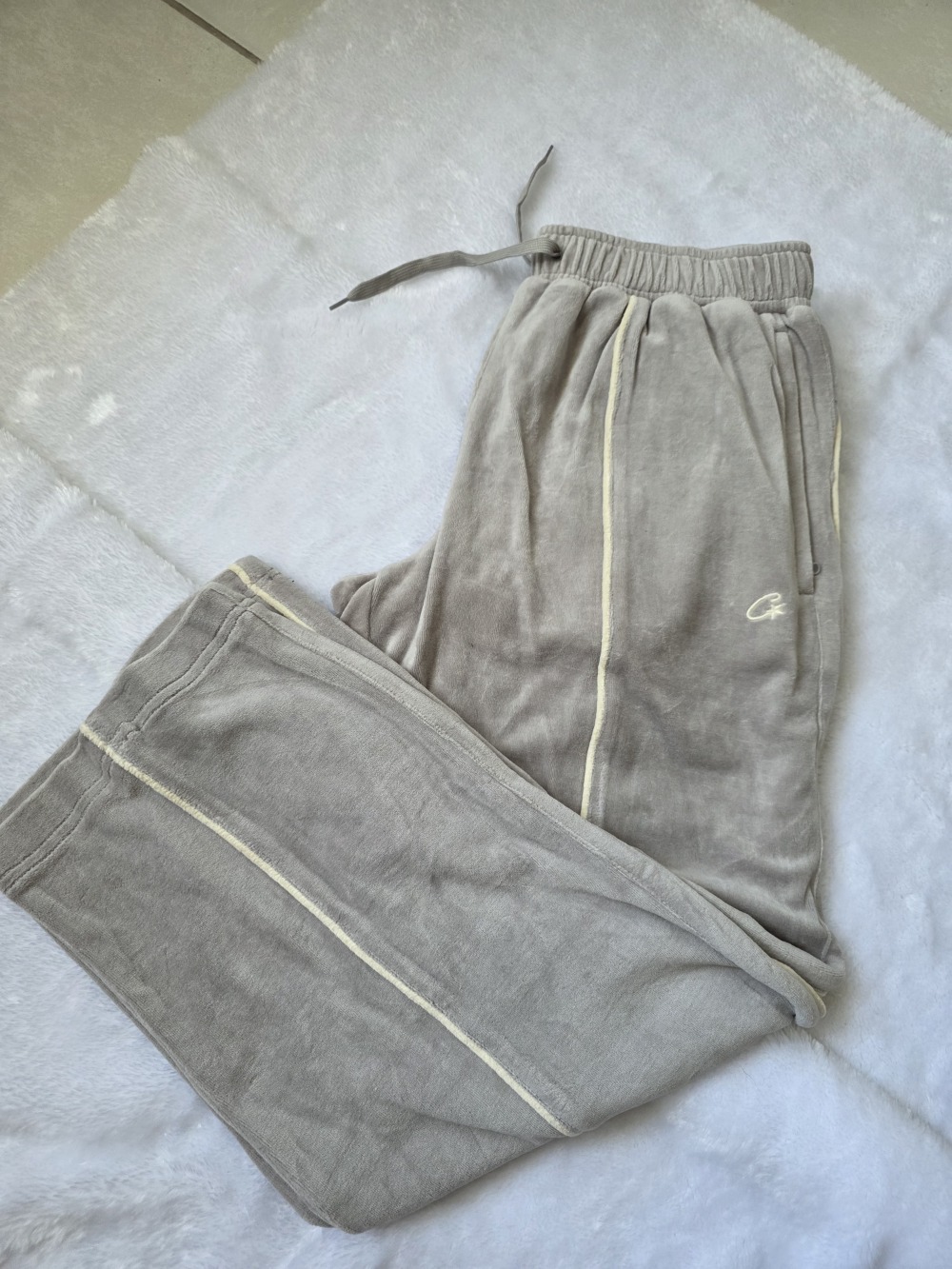 Jaqueta Corteiz VVS Uptown Velour Track Grey