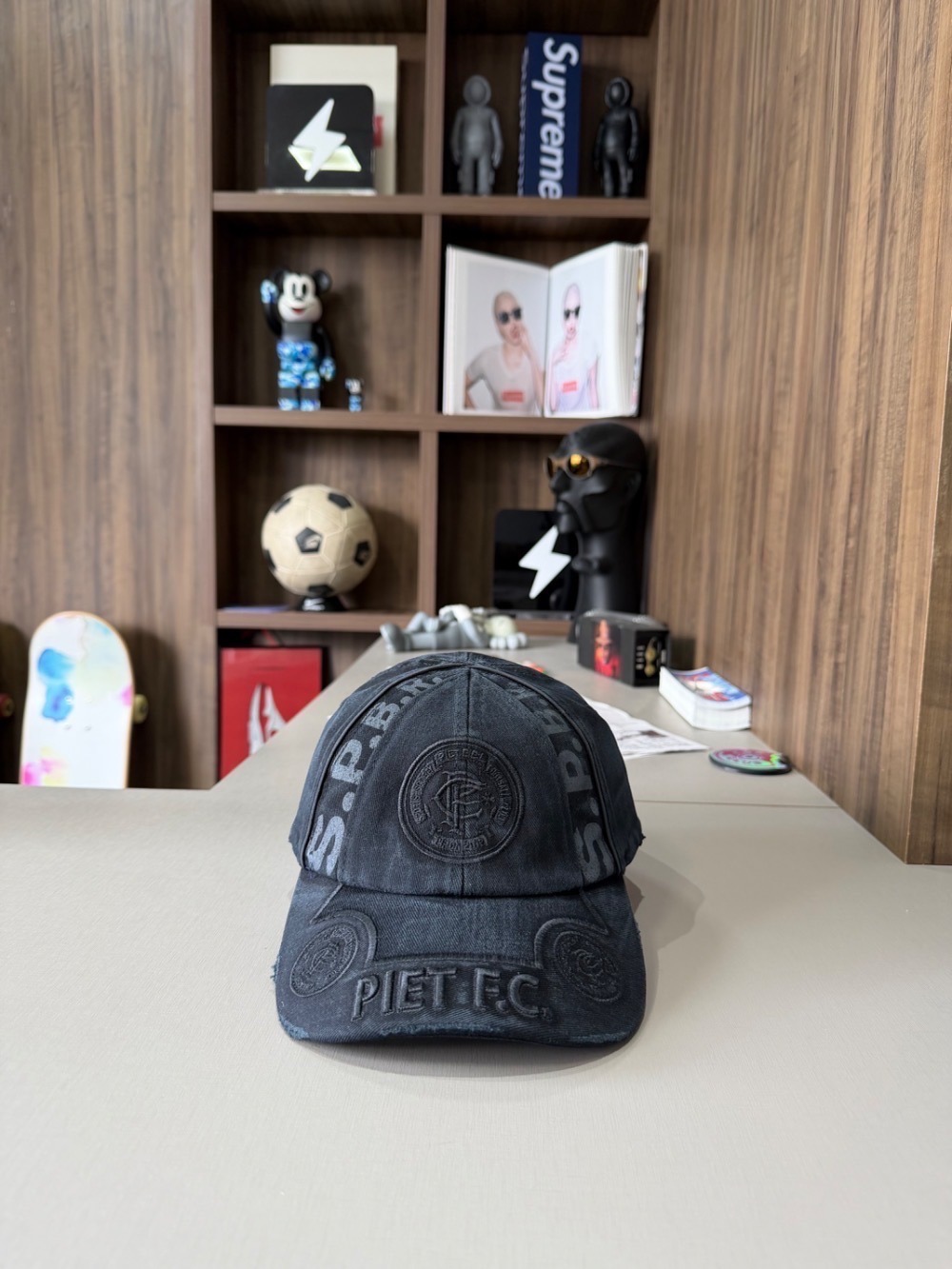 Boné Piet F.C. Emblem Distressed Black