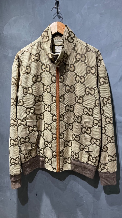 Casaco Gucci monograma