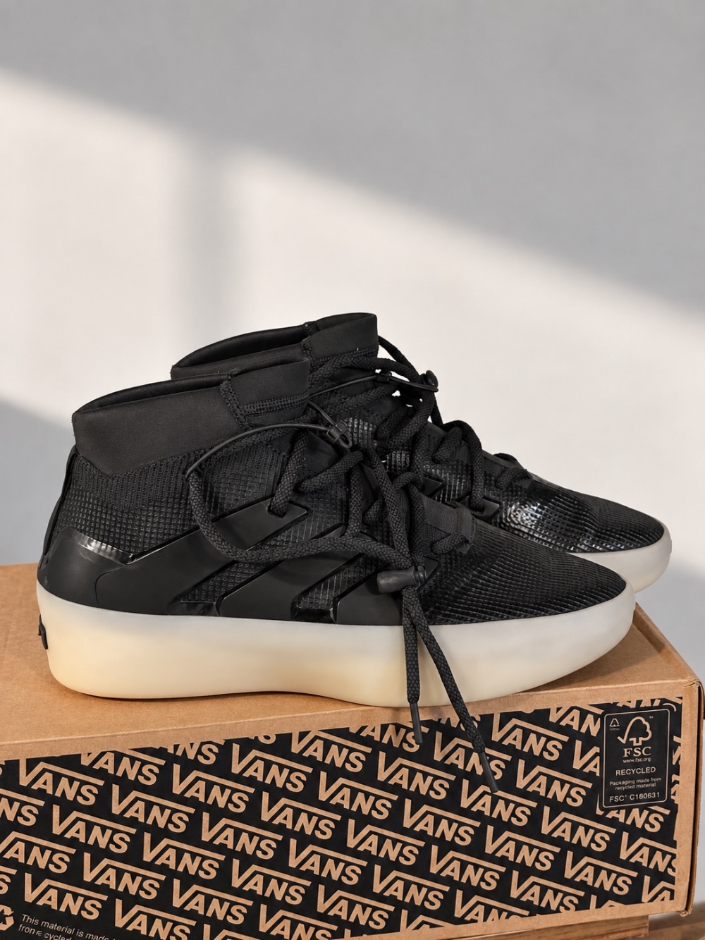 adidas Fear of God Athletics I Basketball Carbon — 43, Usado