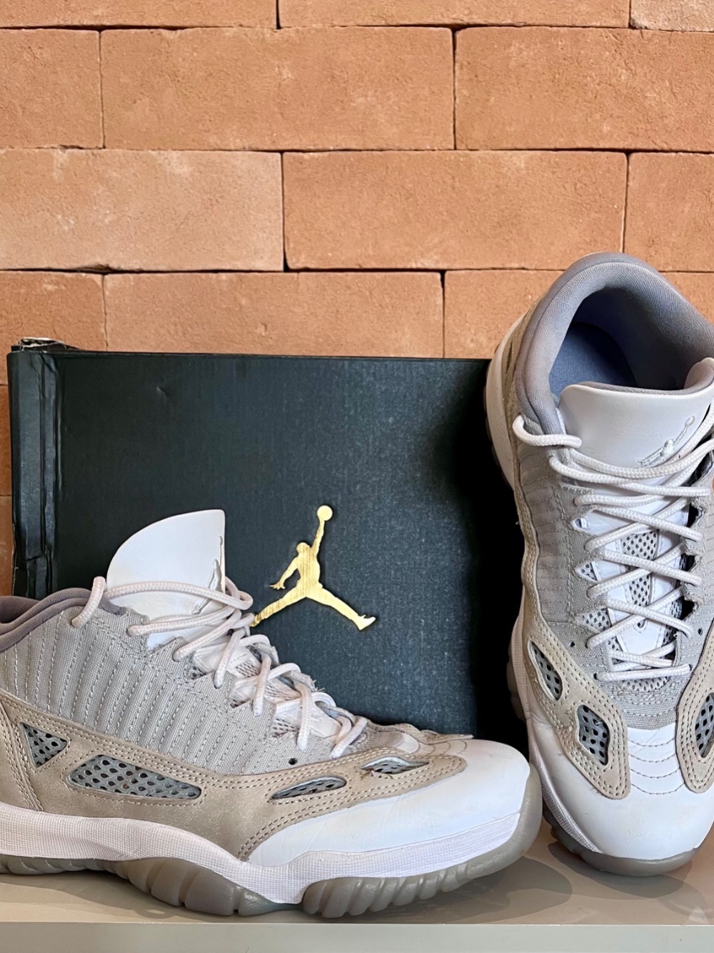 Air Jordan 11 Low IE Light Orewood Brown