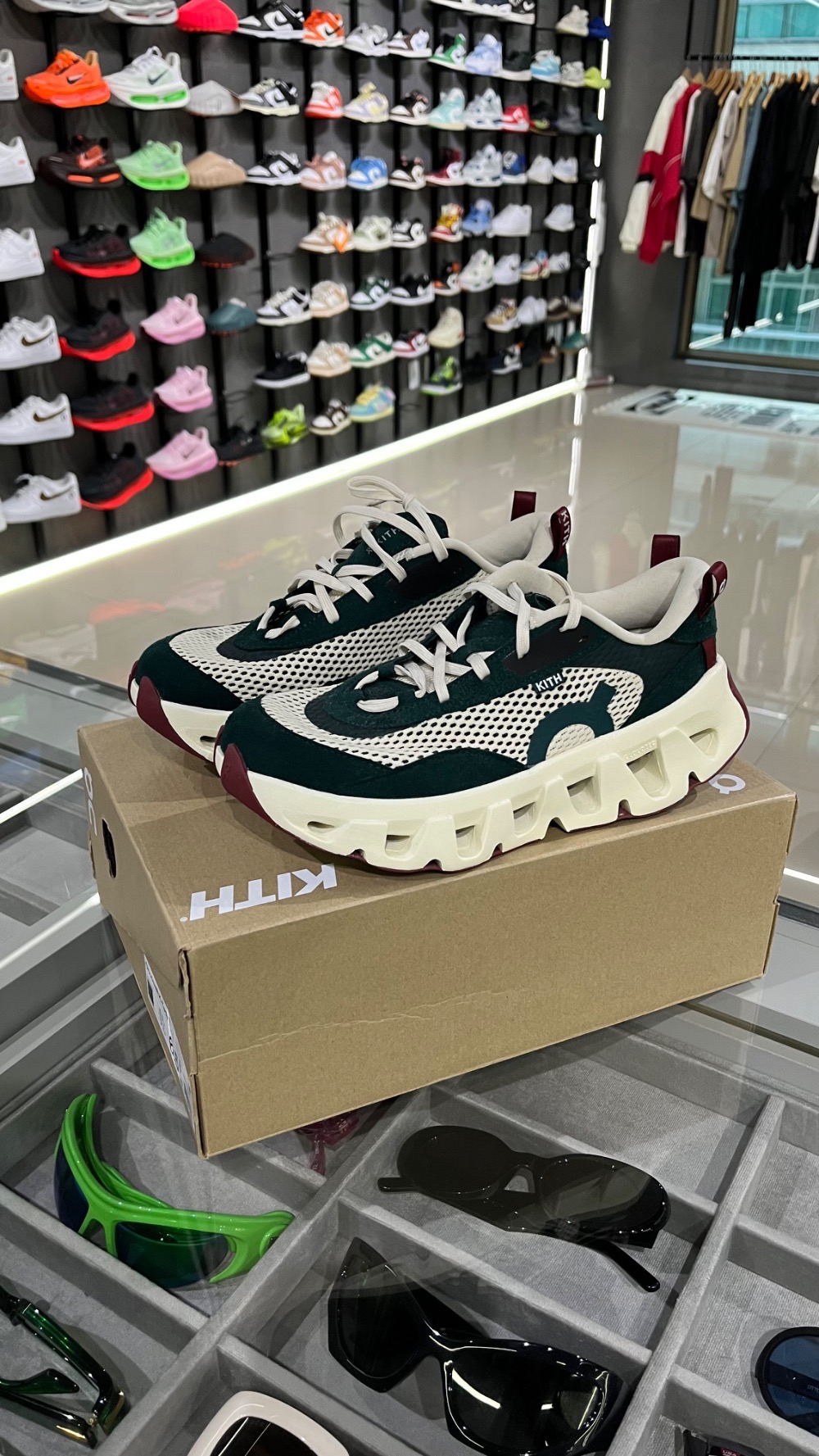 Kith x on running k-Tech 1