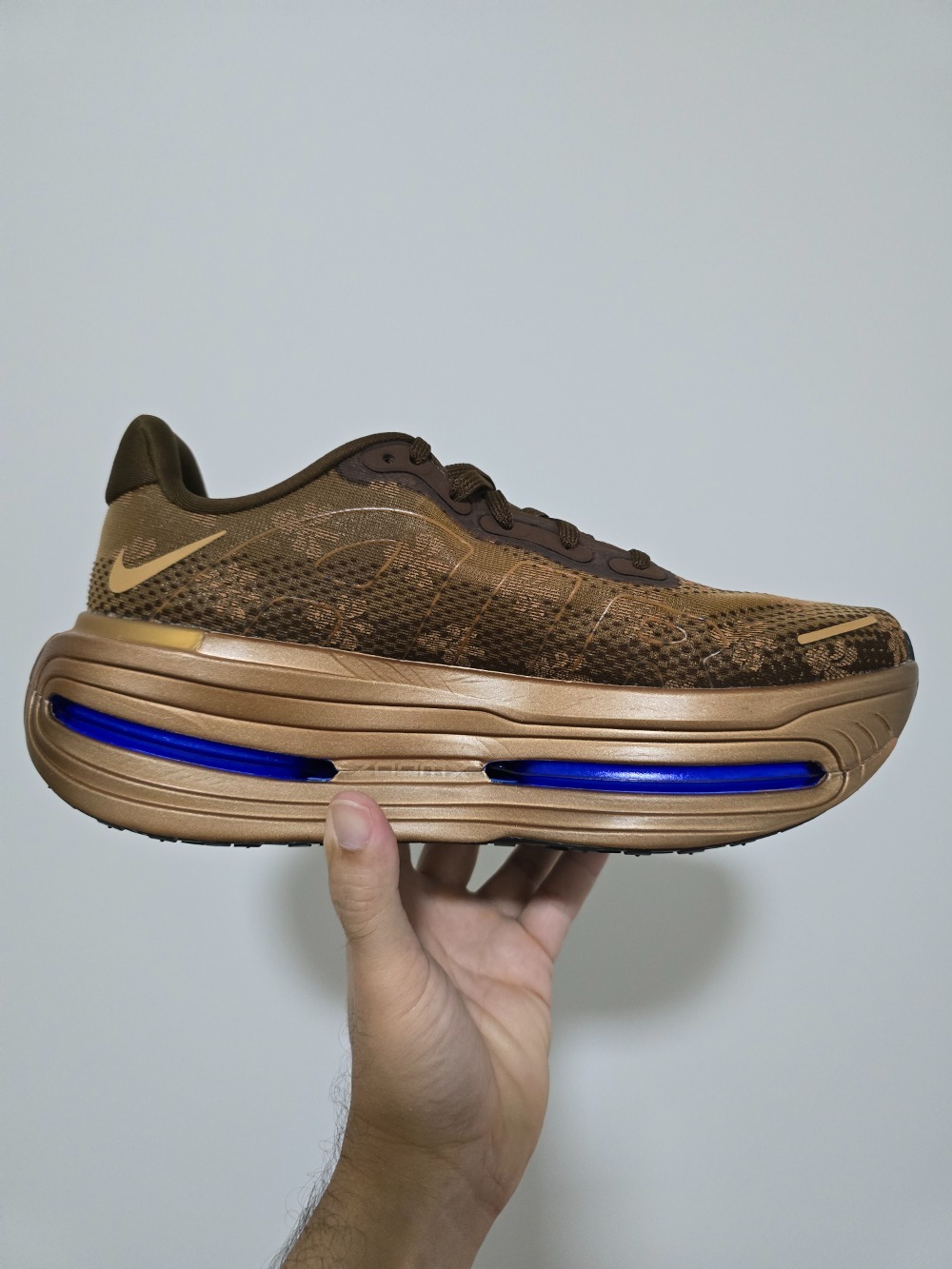 Nike Vomero Premium Flat Stout — 41, Novo